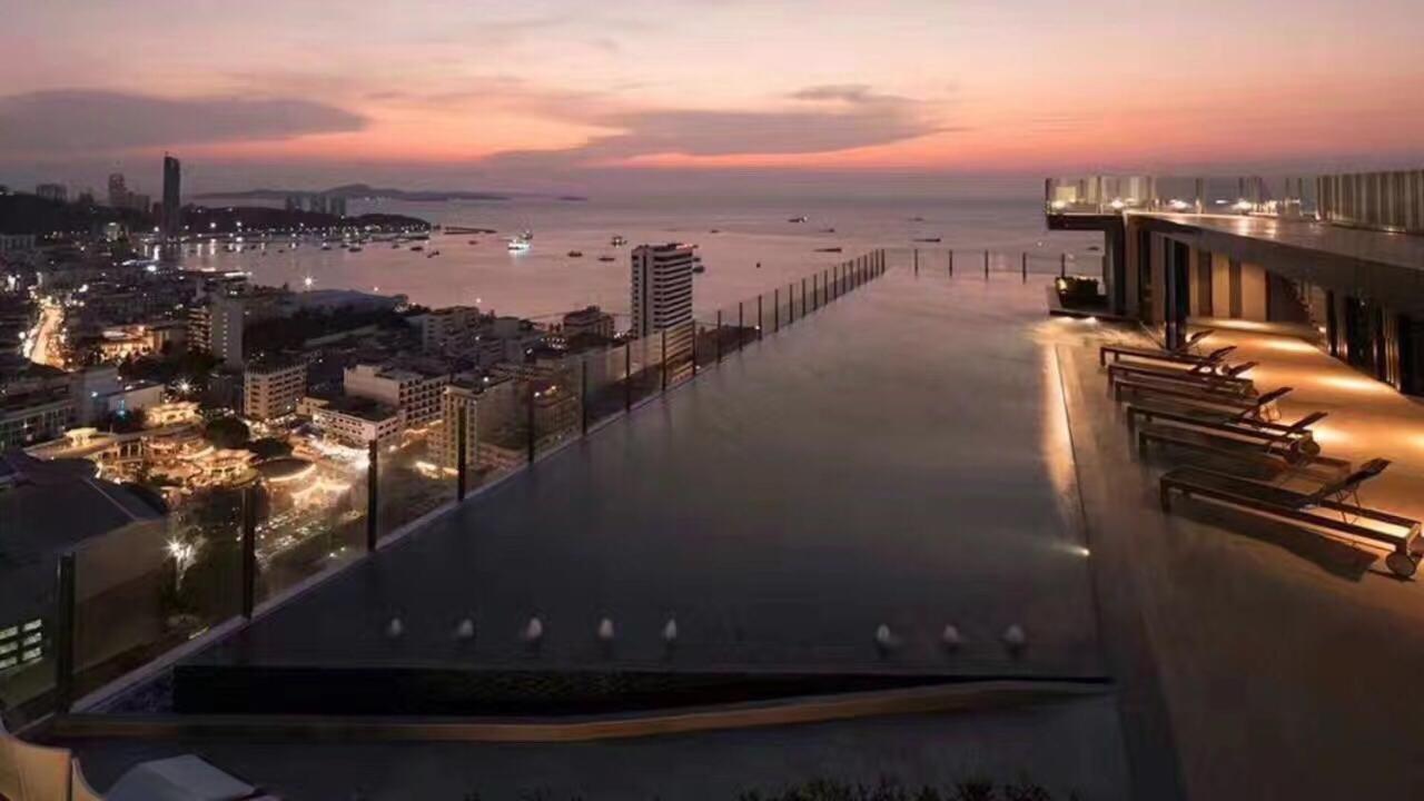 The Base Central Pattaya Eksteriør billede