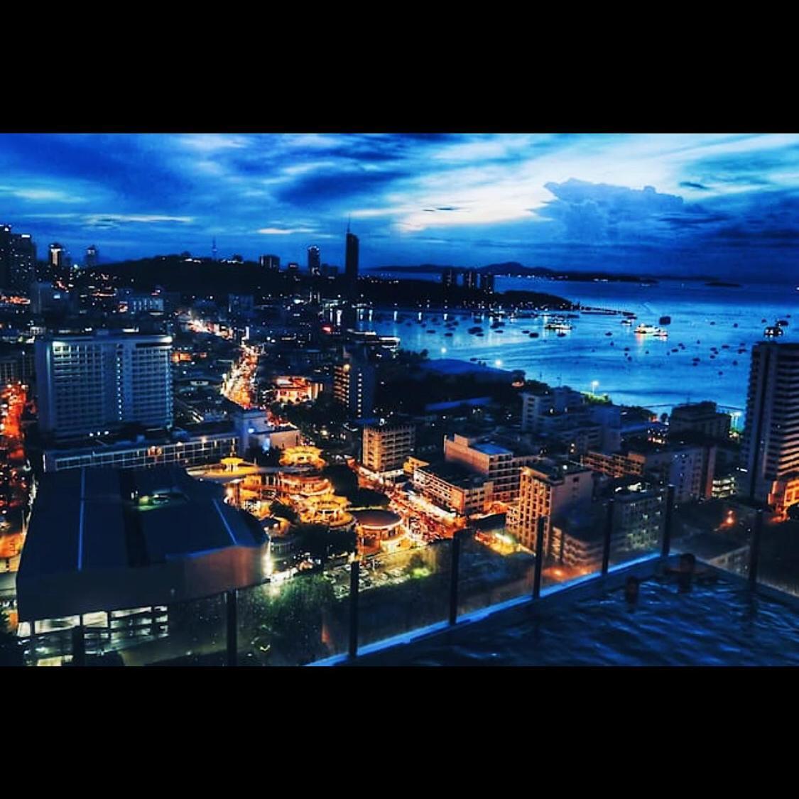 The Base Central Pattaya Eksteriør billede